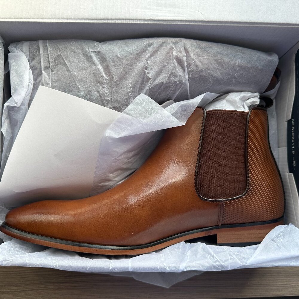 NWT Tommy Hilfiger Men's Sesame Chelsea Dress Boots, Size 9